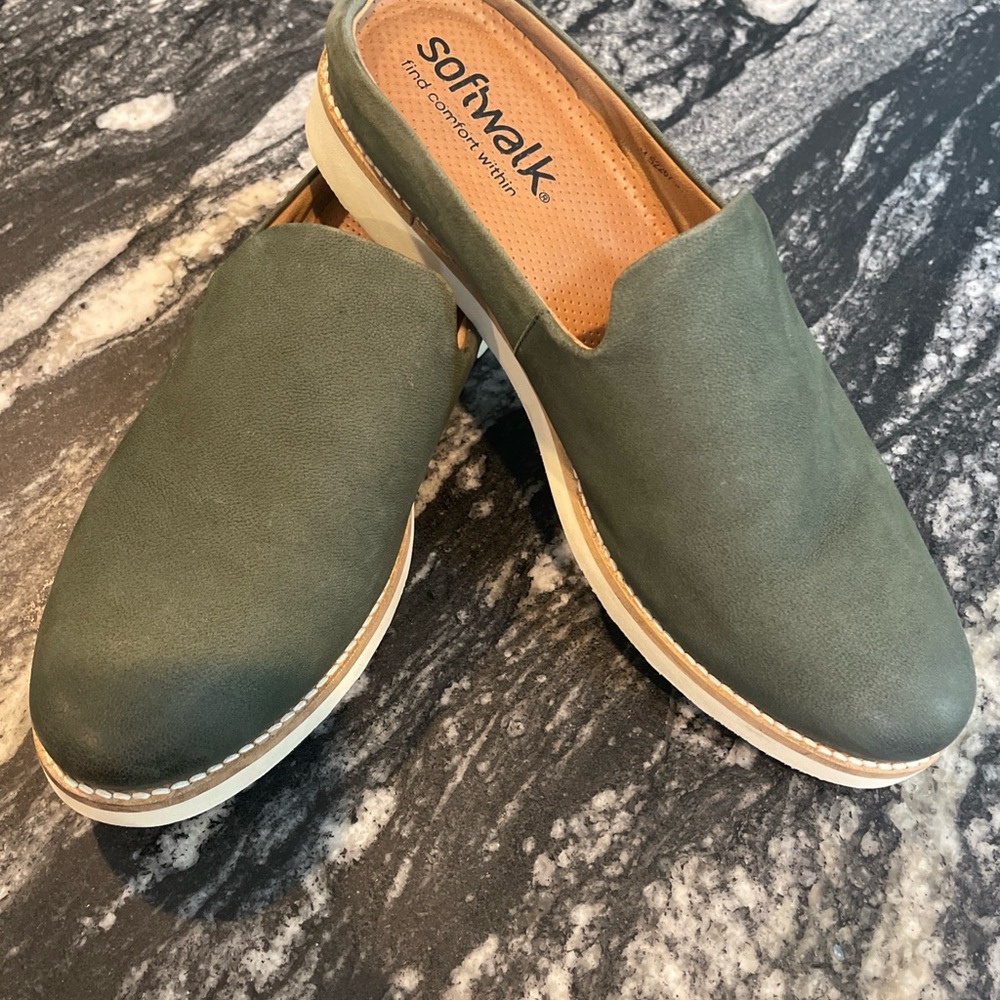 Women’s SoftWalk Green Loafers with Suede Finish